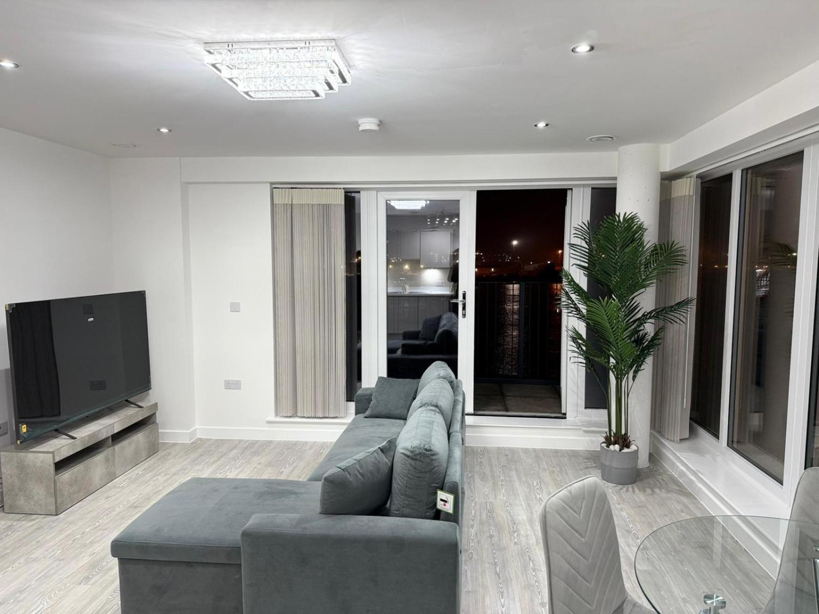 Serenity Waterfront 2 Bed Apartment Northfleet Exterior photo