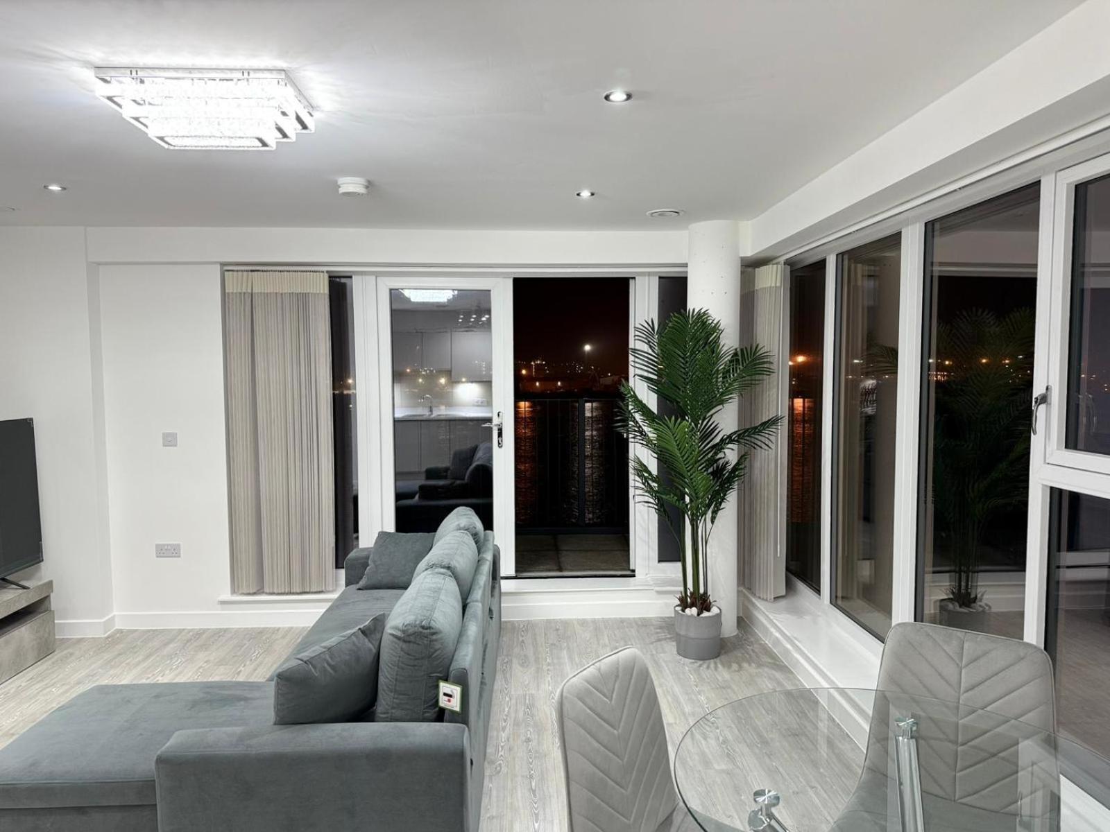 Serenity Waterfront 2 Bed Apartment Northfleet Exterior photo
