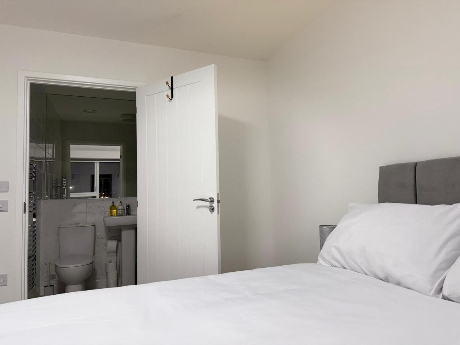 Serenity Waterfront 2 Bed Apartment Northfleet Exterior photo