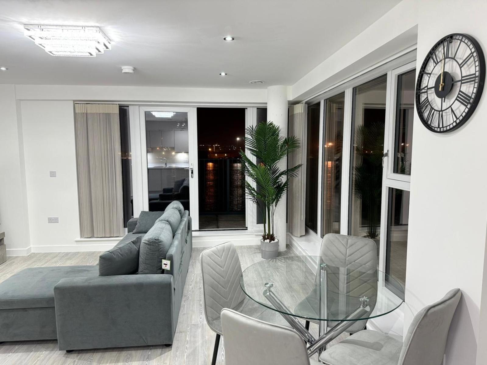 Serenity Waterfront 2 Bed Apartment Northfleet Exterior photo